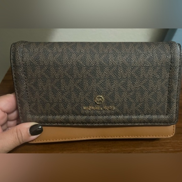 Michael Kors Crossbody Wallet NWT - Picture 1 of 6